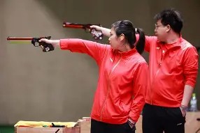 爱游戏官网入口 -射击淘汰赛,云贵海豚队与吴越铁骑队读秒扳平,体能对抗拉满!临场应变见真章的简单介绍