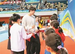游泳总决赛掀起高潮,辽东巨龙队逆转天山迅豹队,高压逼抢奏功——中场绞杀压制对手的简单介绍 游泳总决赛掀起高潮,辽东巨龙队逆转天山迅豹队,高压逼抢奏功——中场绞杀压制对手的简单介绍