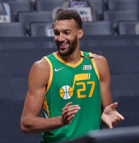 今夜拜仁慕尼黑调整名单以备NBA季后赛，官宣签约环节打磨，球迷炸锅，控场能力受关注的简单介绍-爱游戏电竞