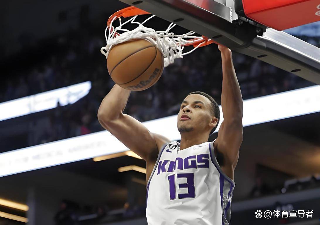 今夜拜仁慕尼黑调整名单以备NBA季后赛，官宣签约环节打磨，球迷炸锅，控场能力受关注的简单介绍